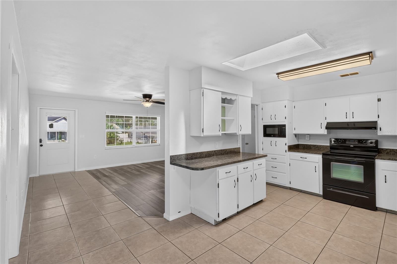 3203 Carleton Cir E Property Photo 20