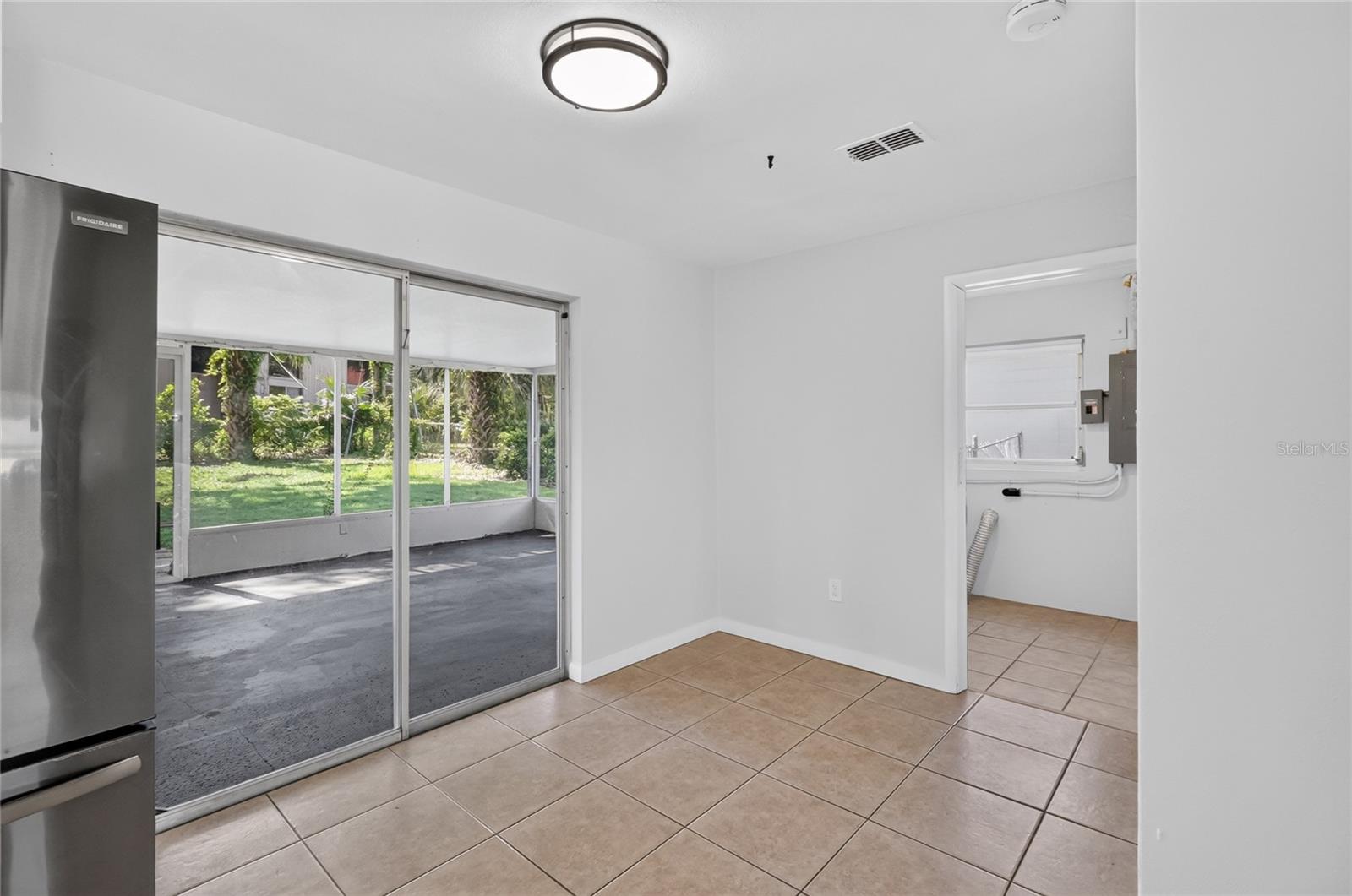 3203 Carleton Cir E Property Photo 23