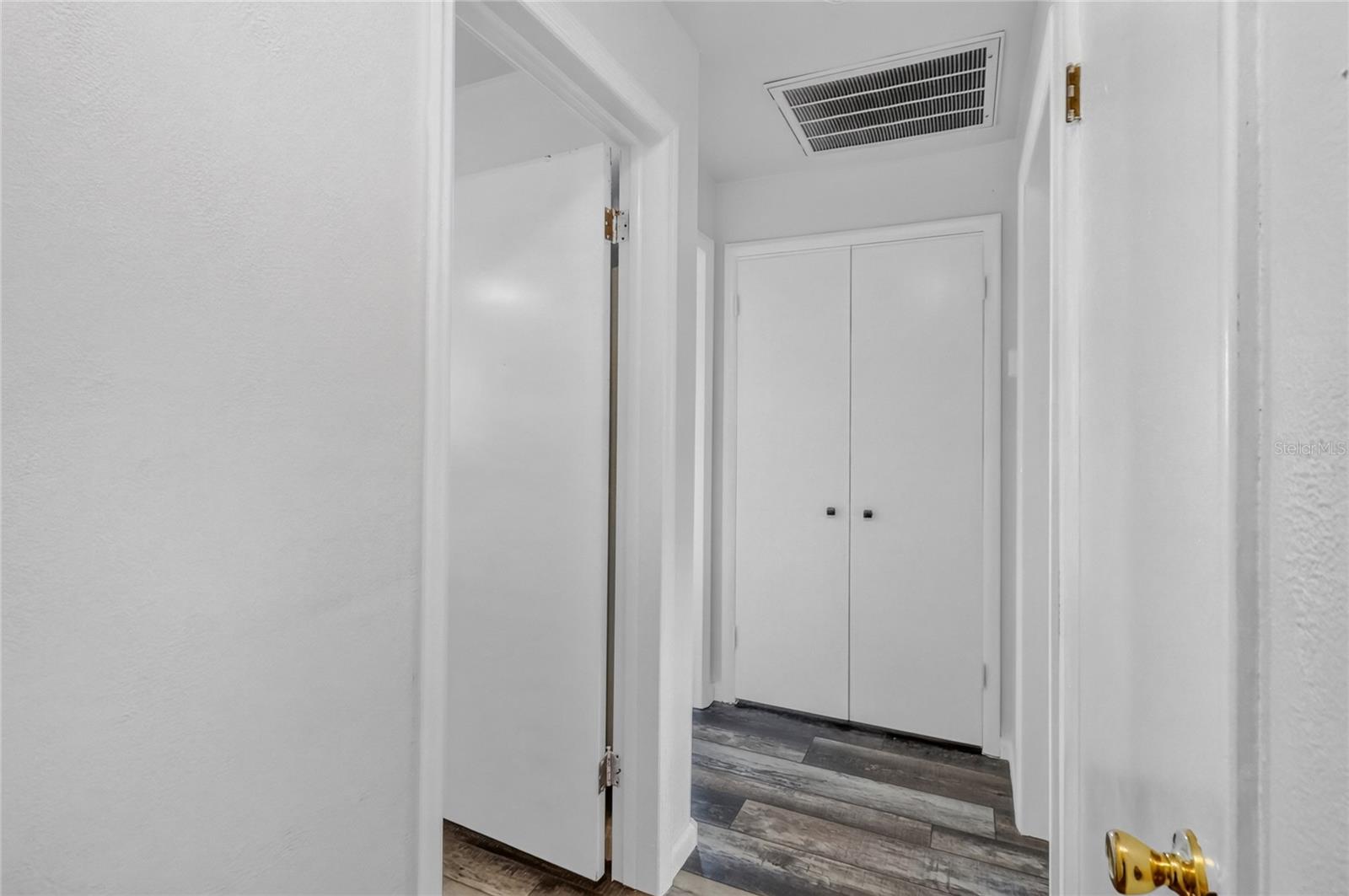 3203 Carleton Cir E Property Photo 24