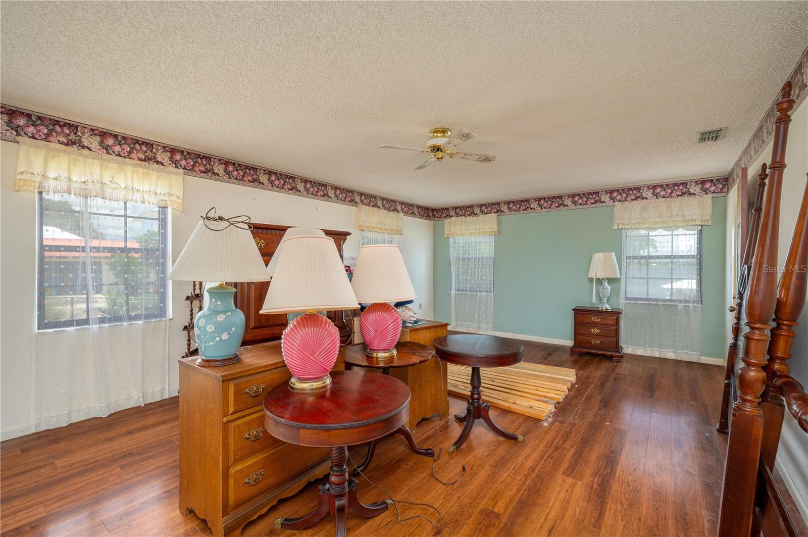 P4939683 Property Photo 15