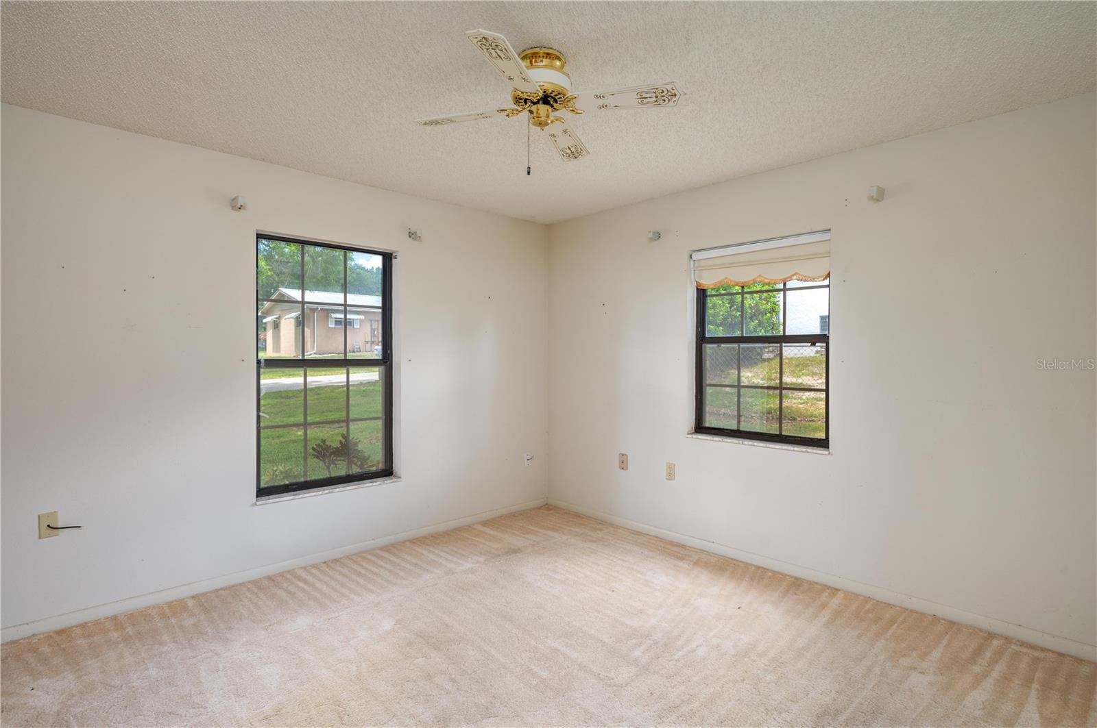 P4939683 Property Photo 26