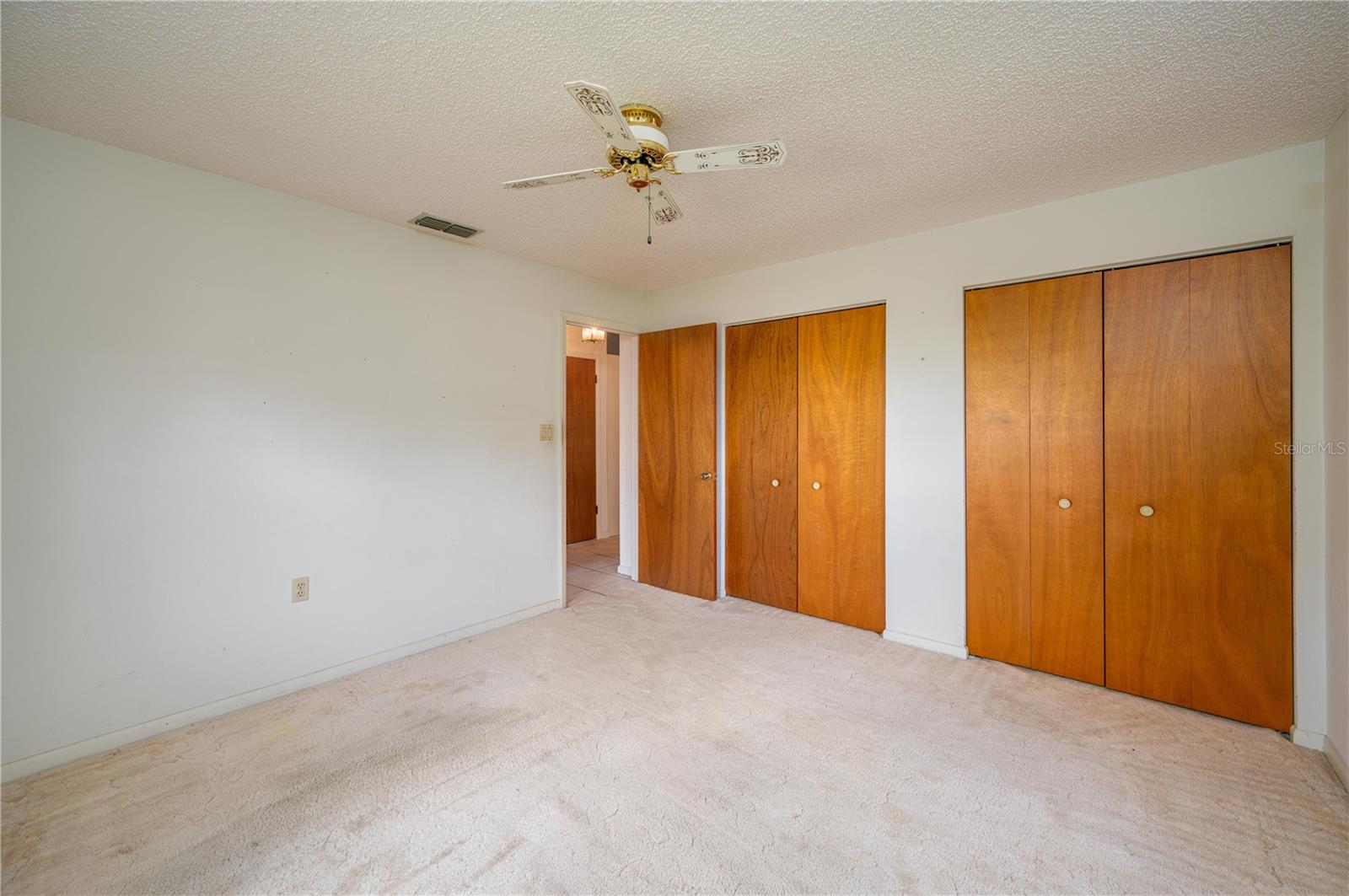 P4939683 Property Photo 27