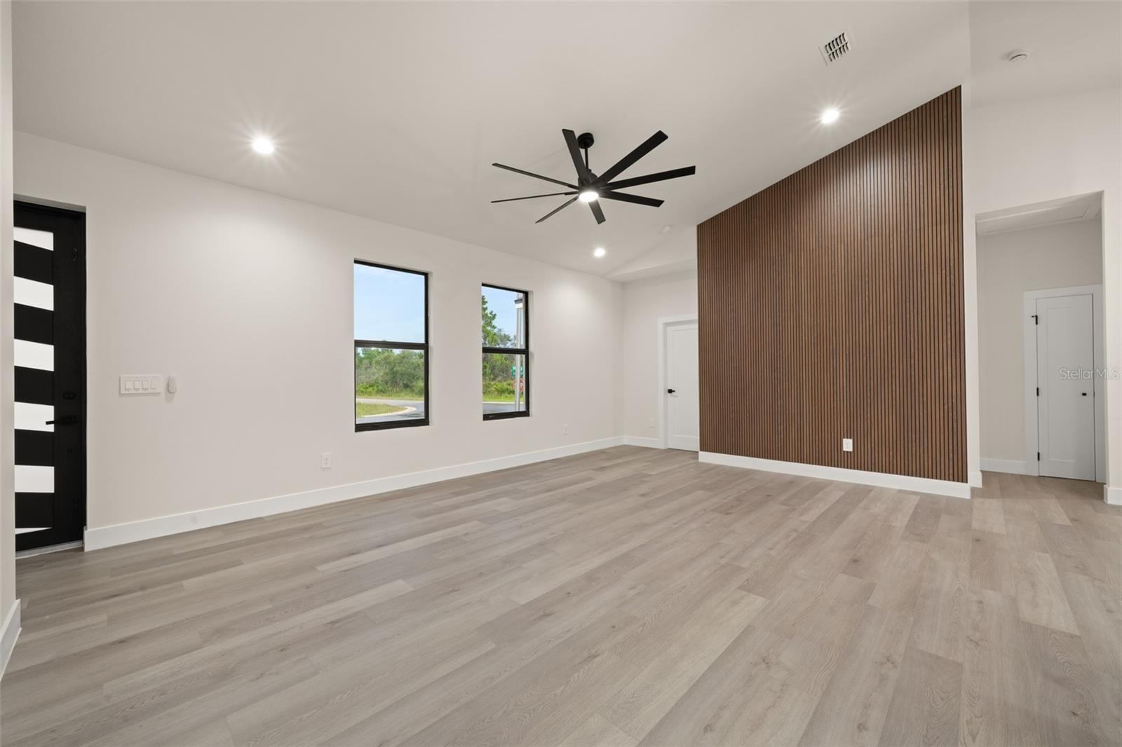 5846 San Juan Dr Property Photo 3