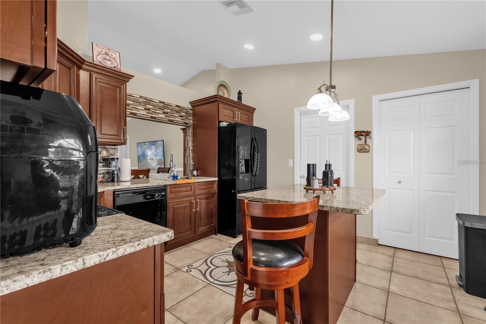 1366 Merrimack Pl Property Photo 5