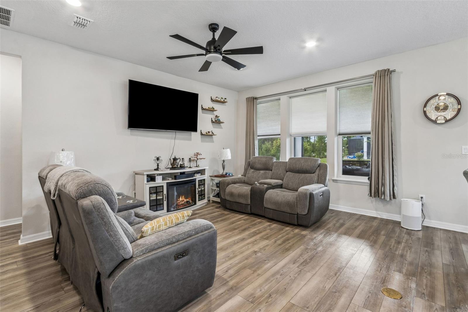 217 Ethereal Sq Property Photo 9