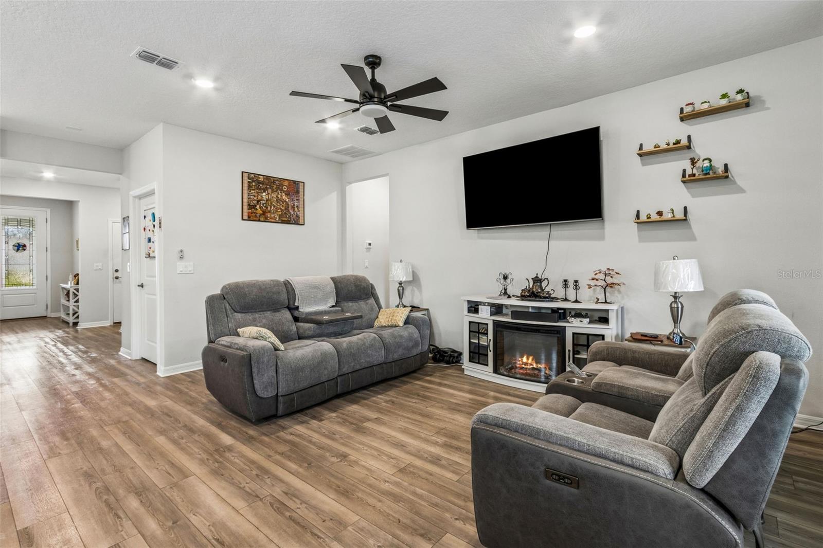 217 Ethereal Sq Property Photo 10
