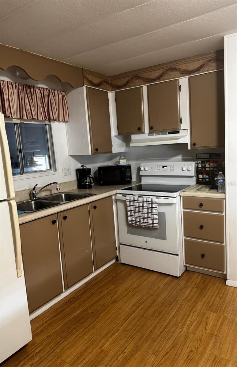215 Edgewood Blvd Property Photo 4