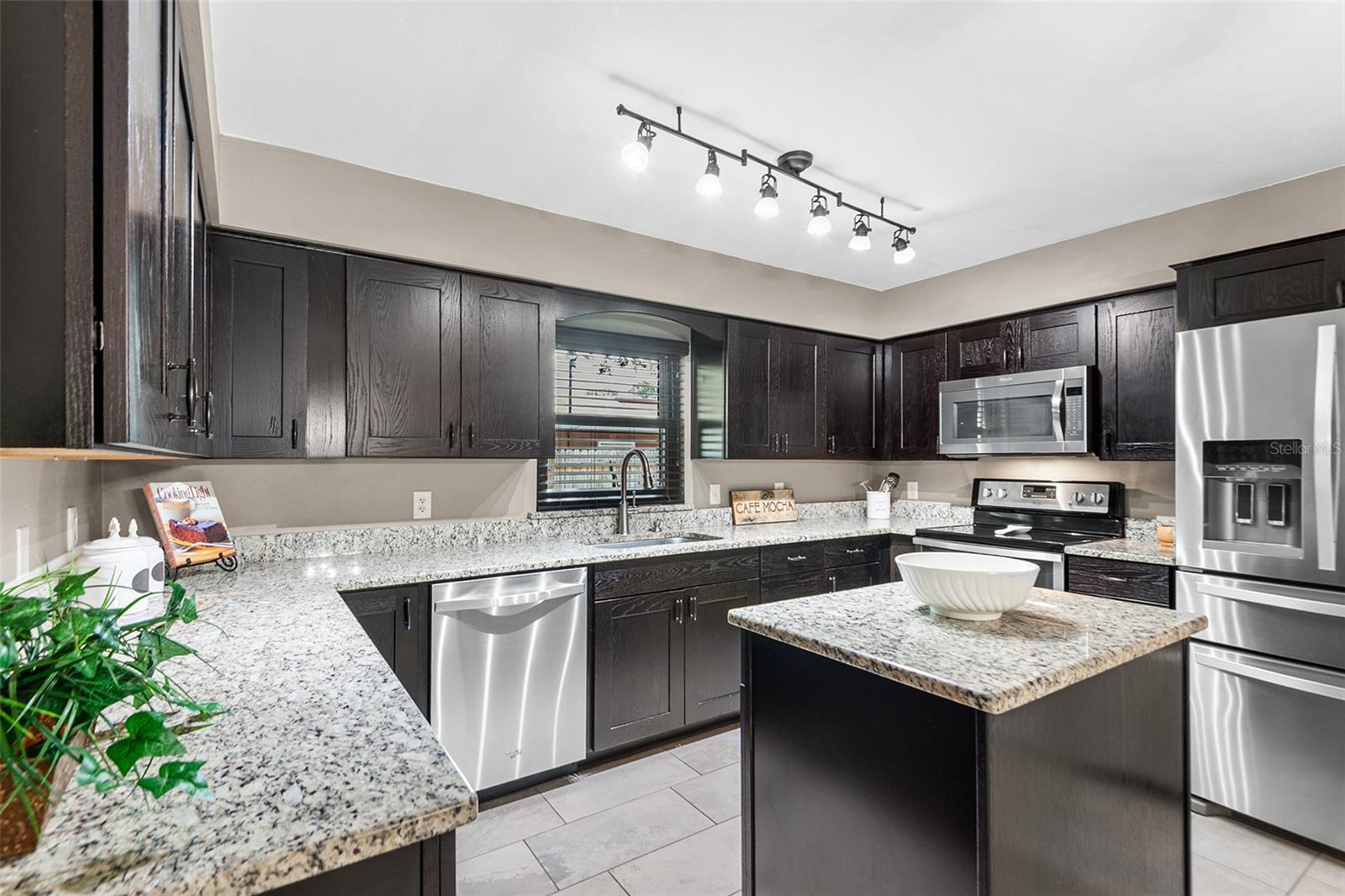 216 Shore Loop Property Photo 8