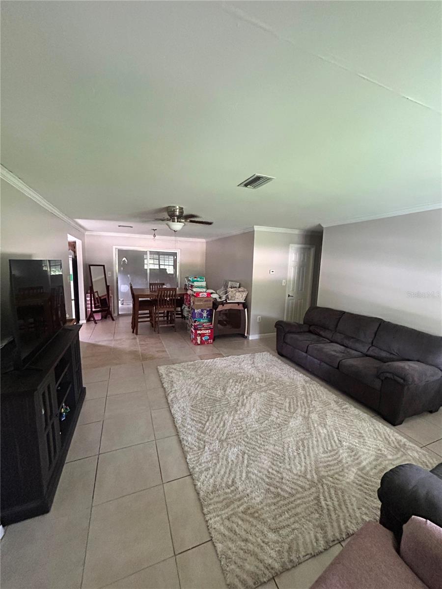 113 Draycott Ave Property Photo 12