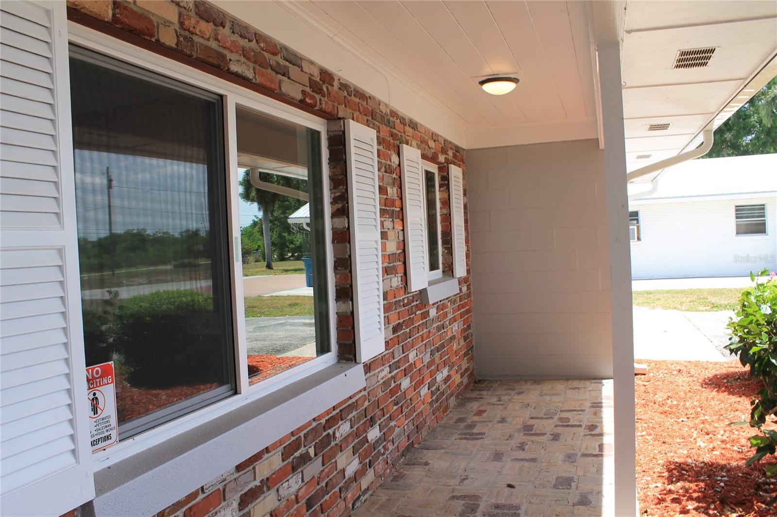 2700 Crump Rd Property Photo 2