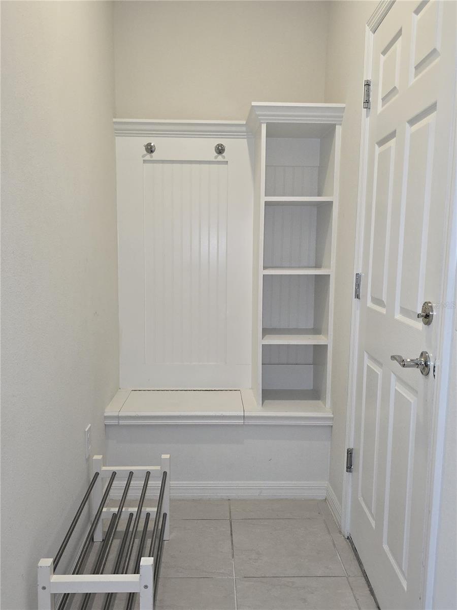2462 Dubai St Property Photo 6