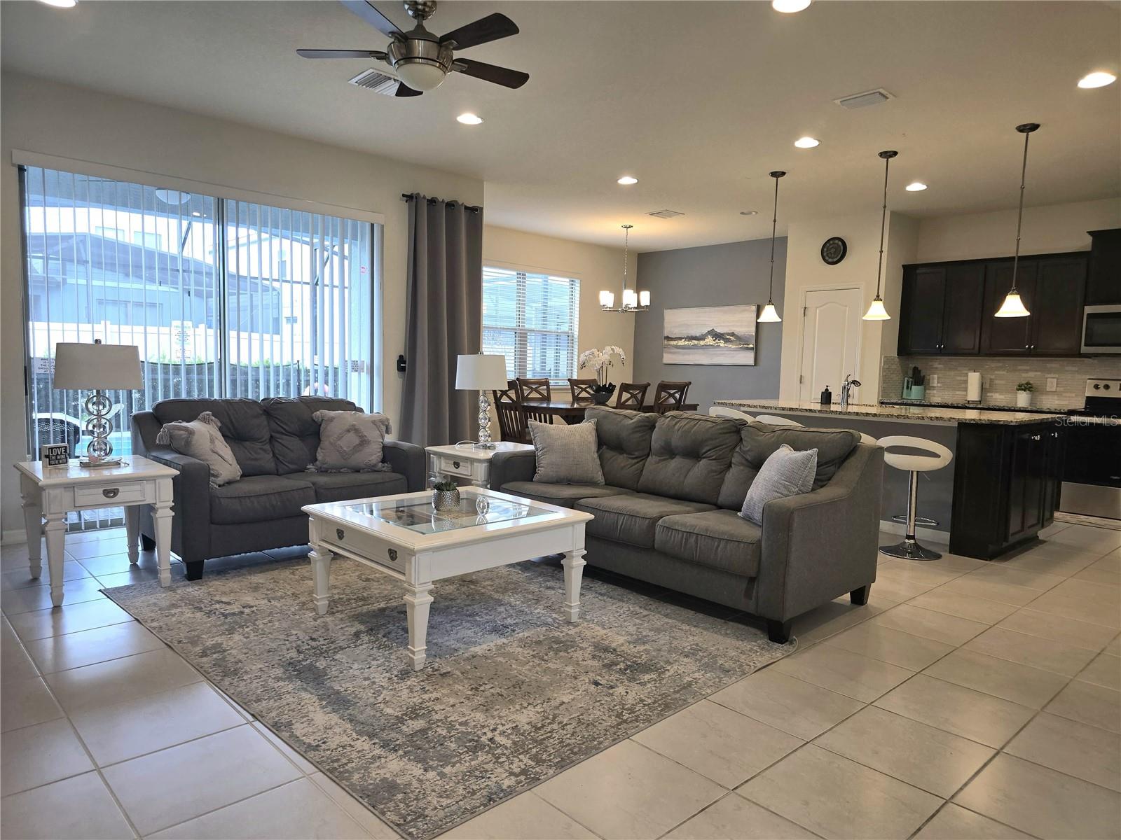 2462 Dubai St Property Photo 9