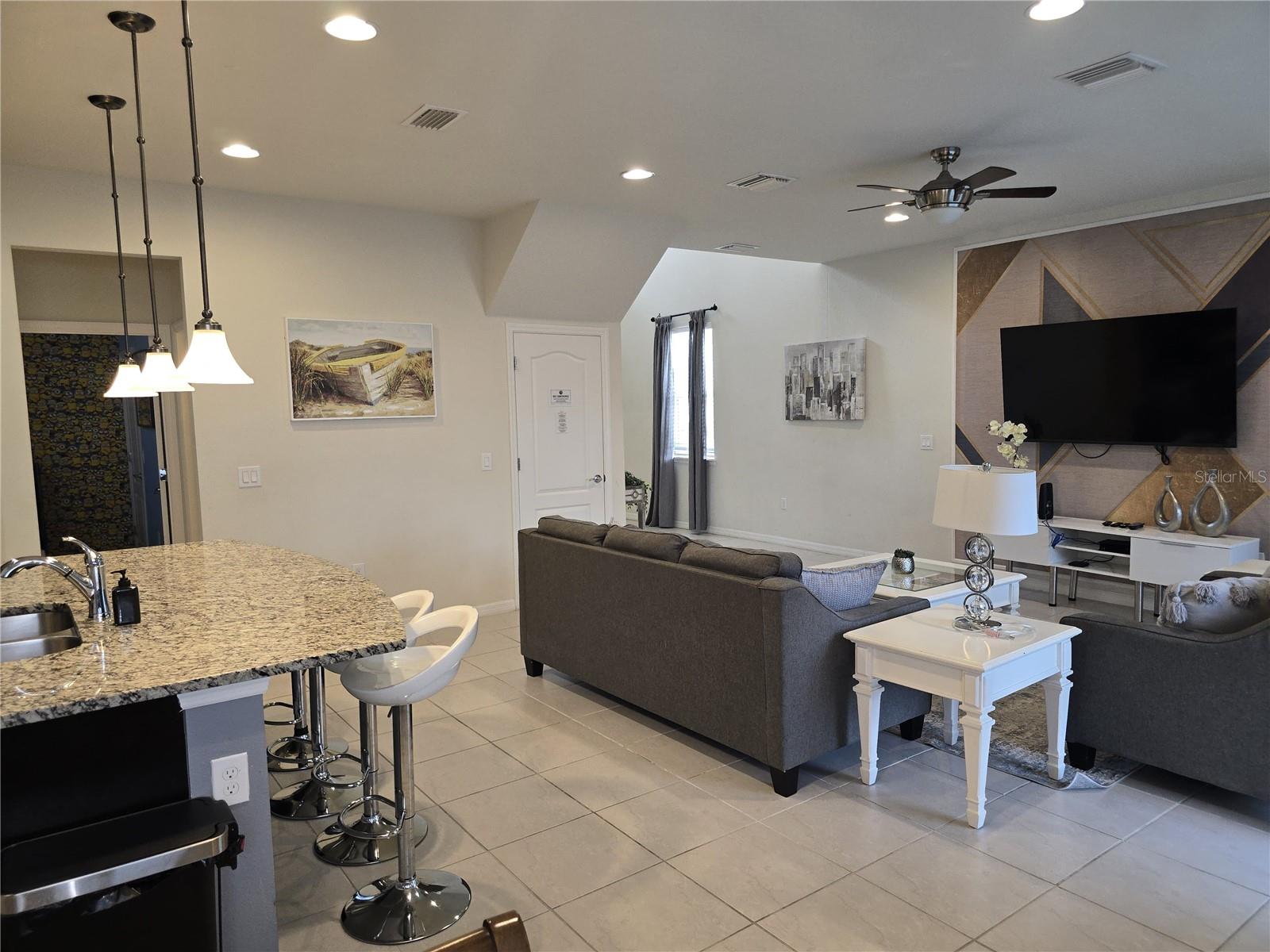 2462 Dubai St Property Photo 13