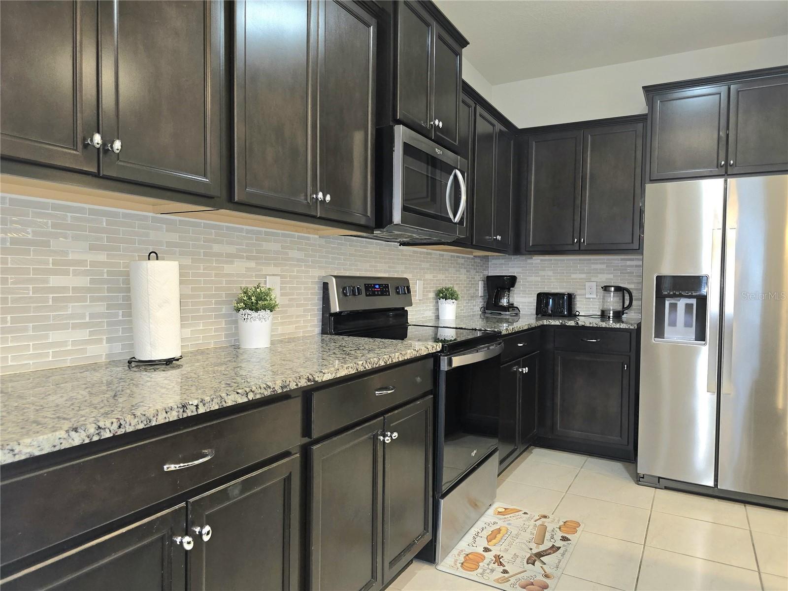 2462 Dubai St Property Photo 16