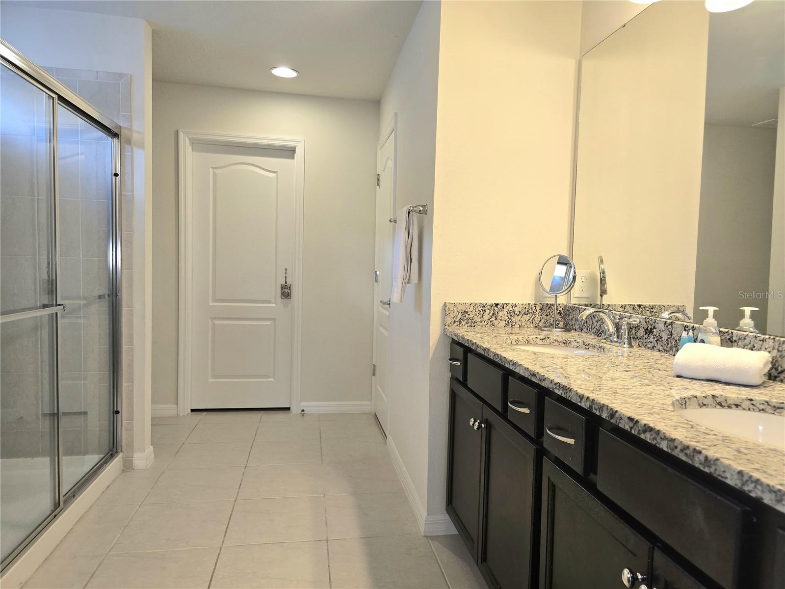 2462 Dubai St Property Photo 26