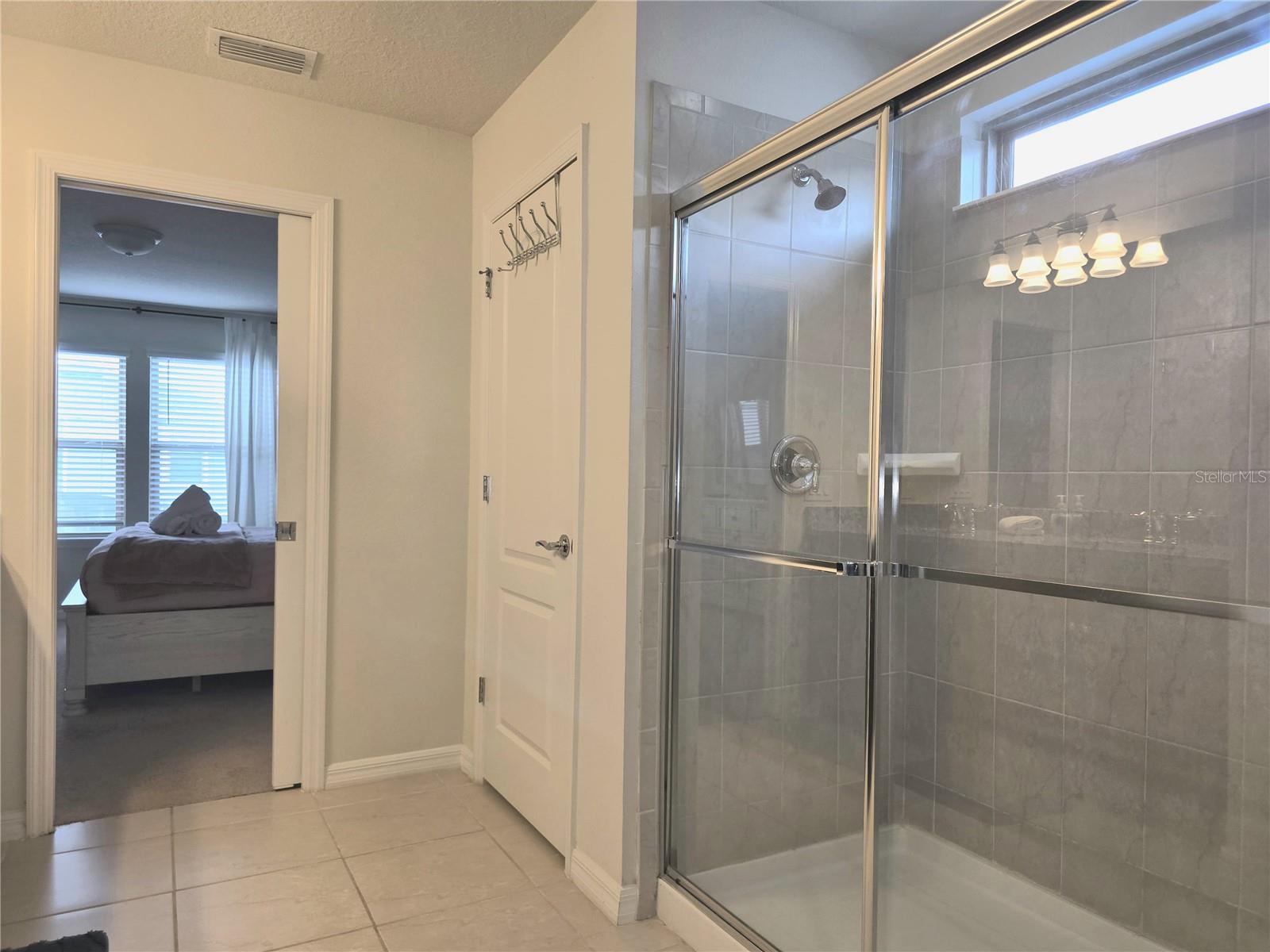 2462 Dubai St Property Photo 27