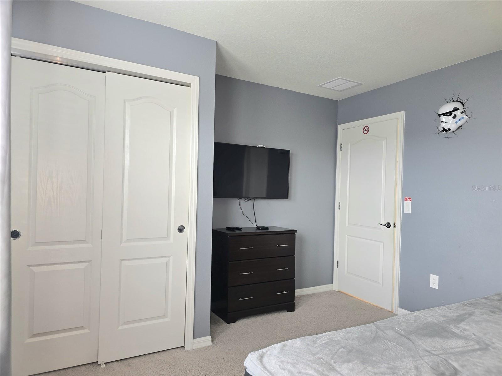 2462 Dubai St Property Photo 34