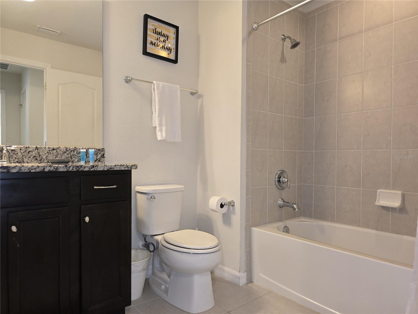 2462 Dubai St Property Photo 38