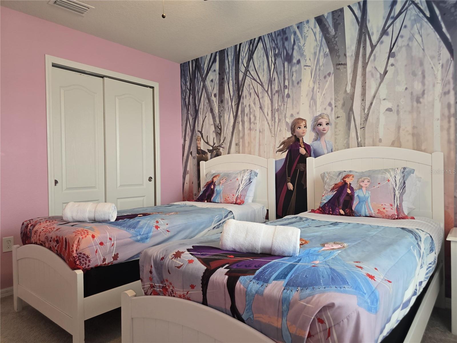 2462 Dubai St Property Photo 41