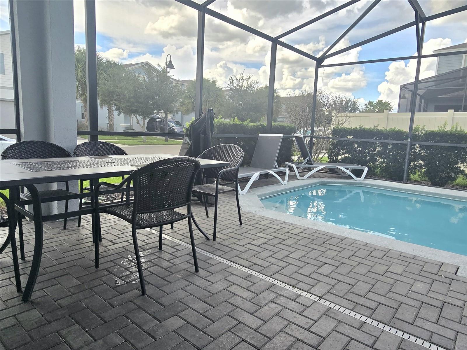 2462 Dubai St Property Photo 45