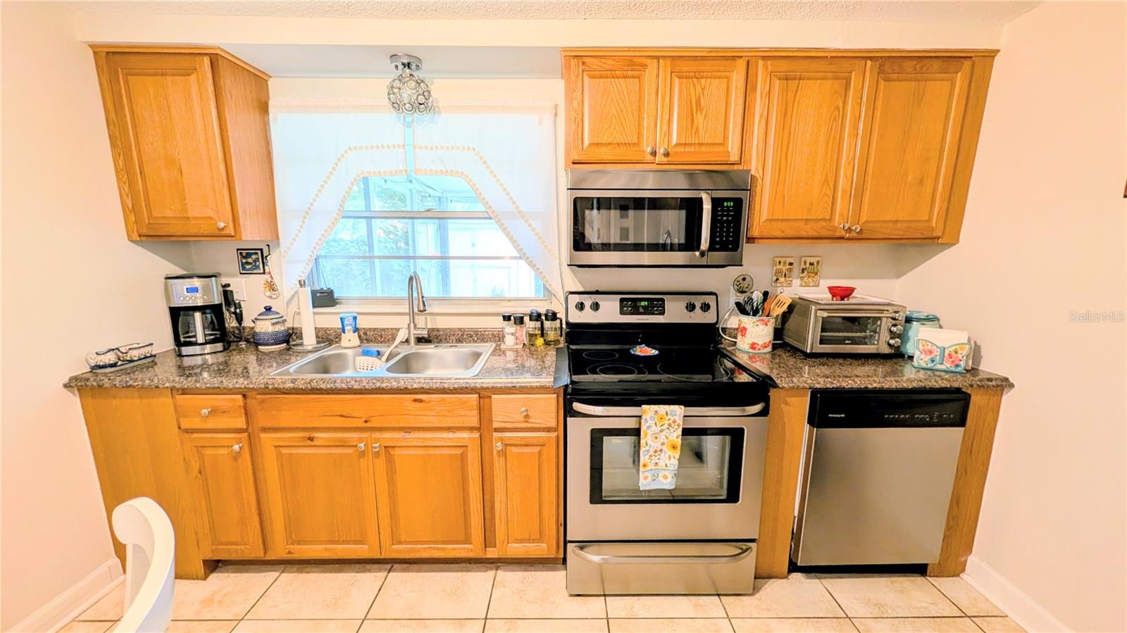 19 Lamplight Ln Property Photo 3