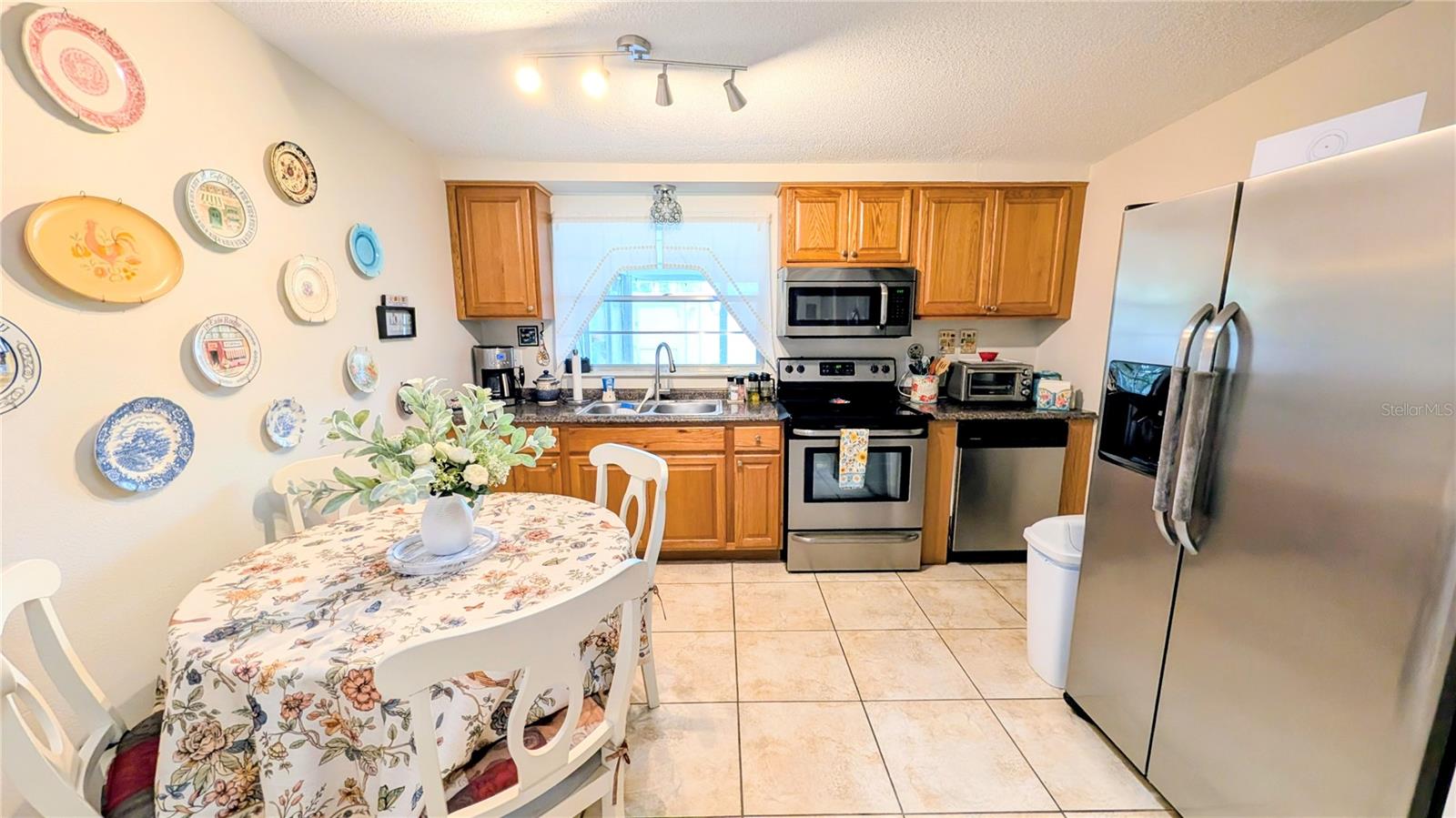 19 Lamplight Ln Property Photo 4