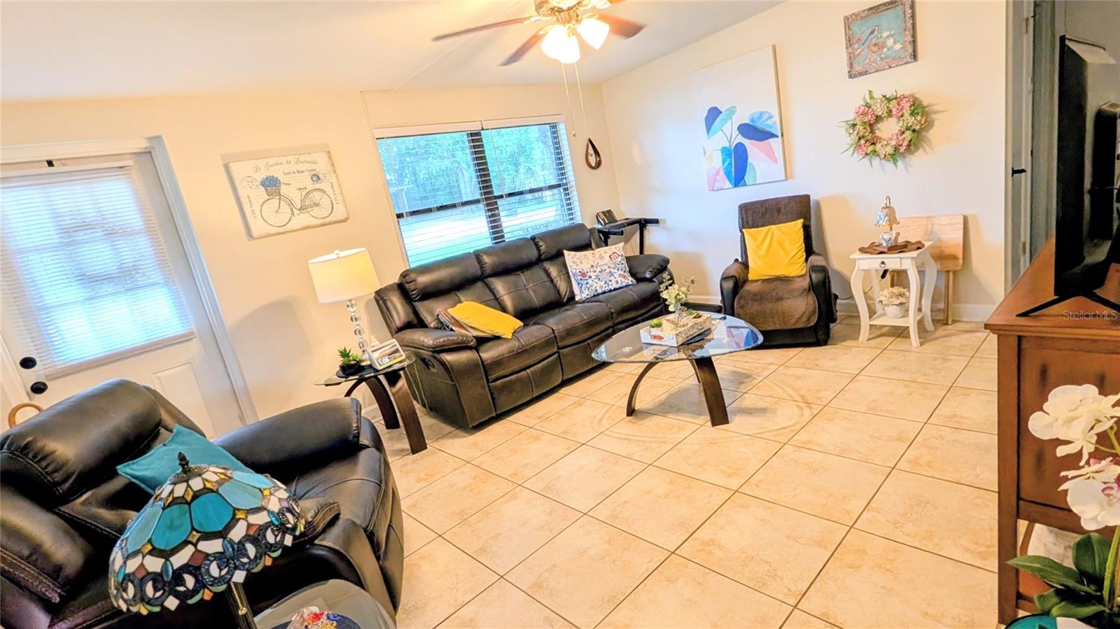 19 Lamplight Ln Property Photo 5