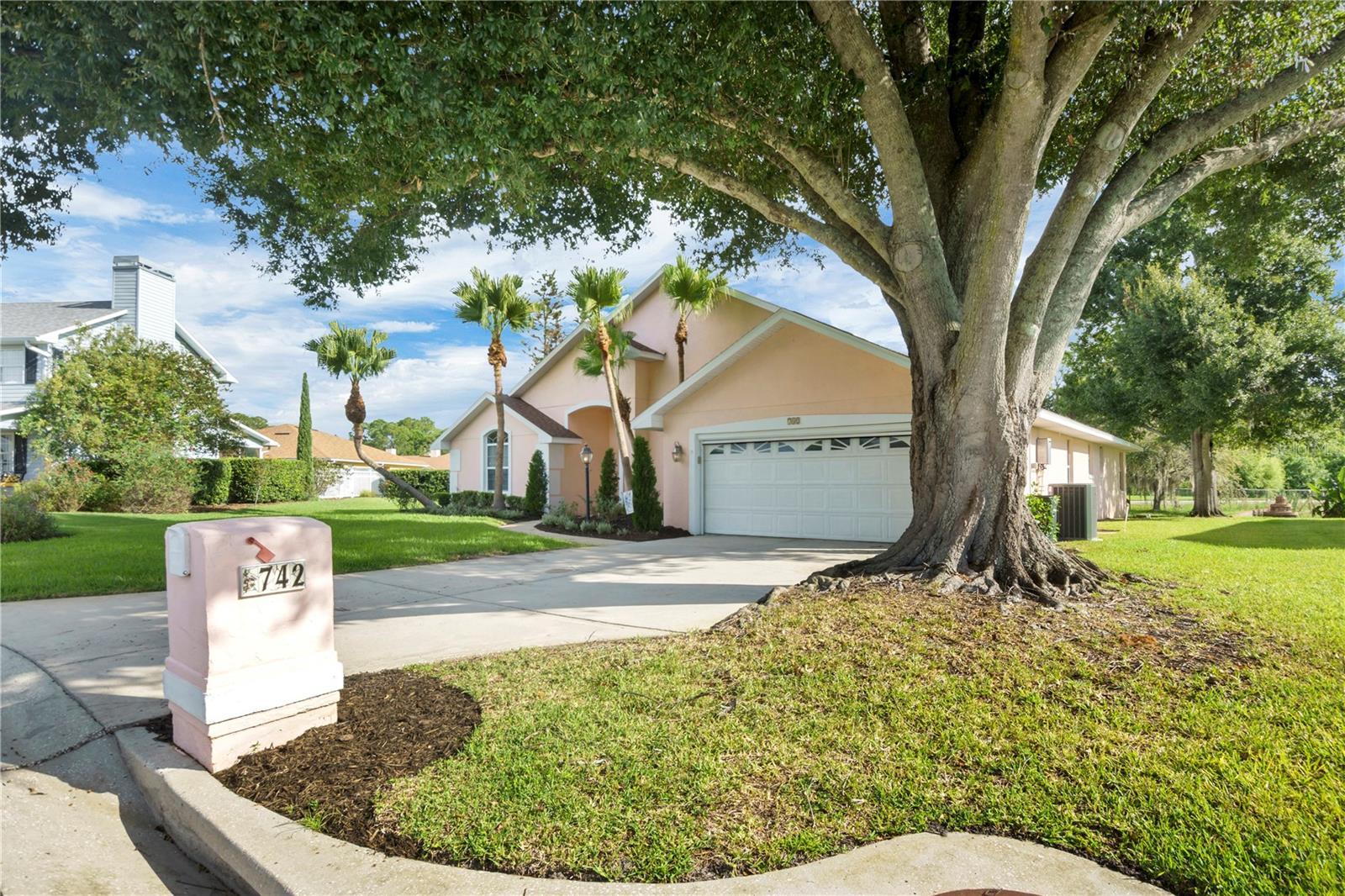 742 Santa Maria Dr Property Photo 3
