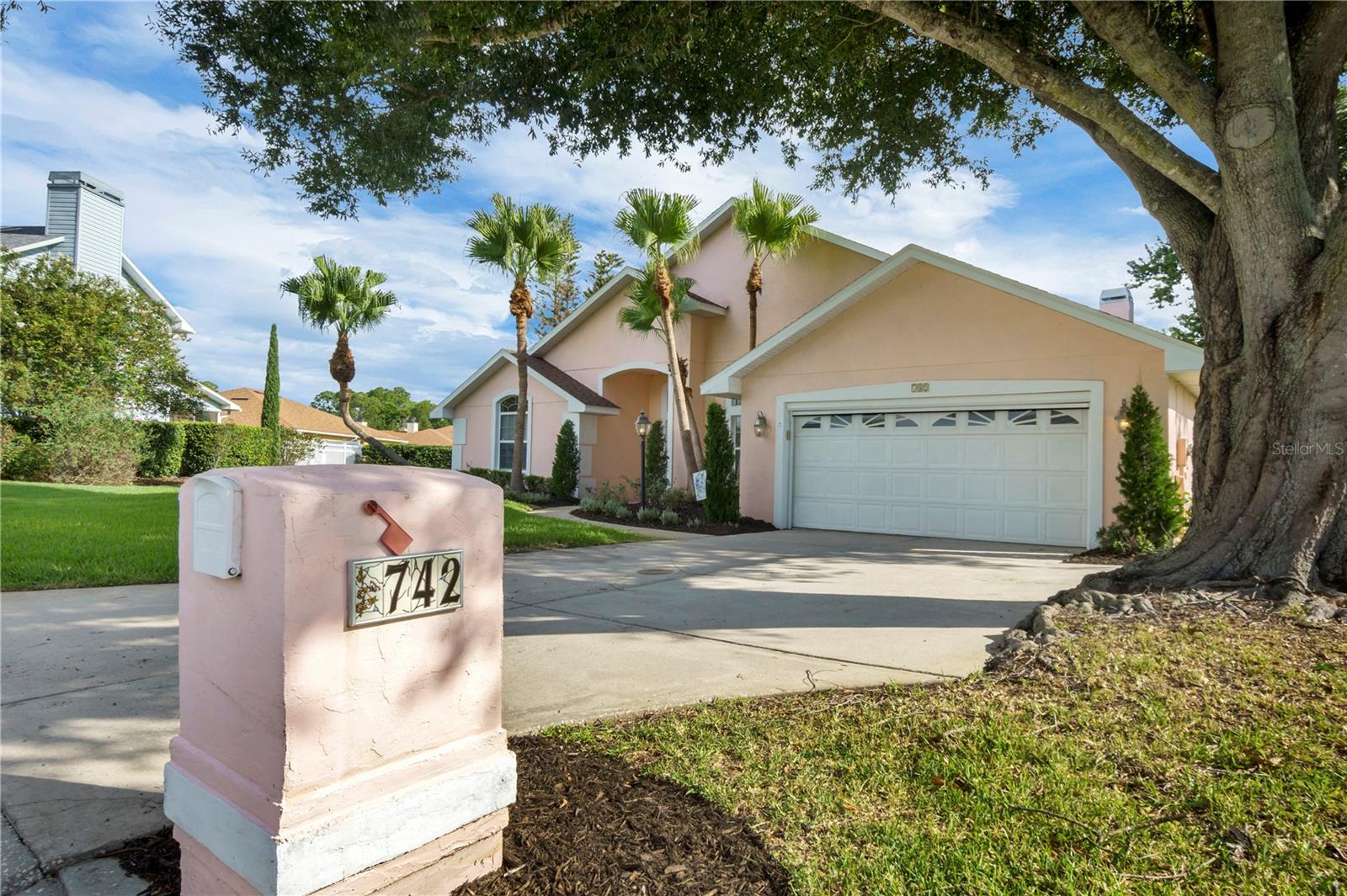 742 Santa Maria Dr Property Photo 4