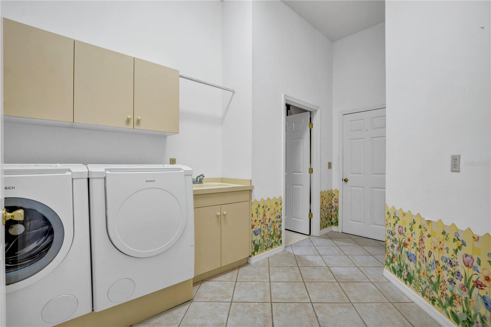 742 Santa Maria Dr Property Photo 45