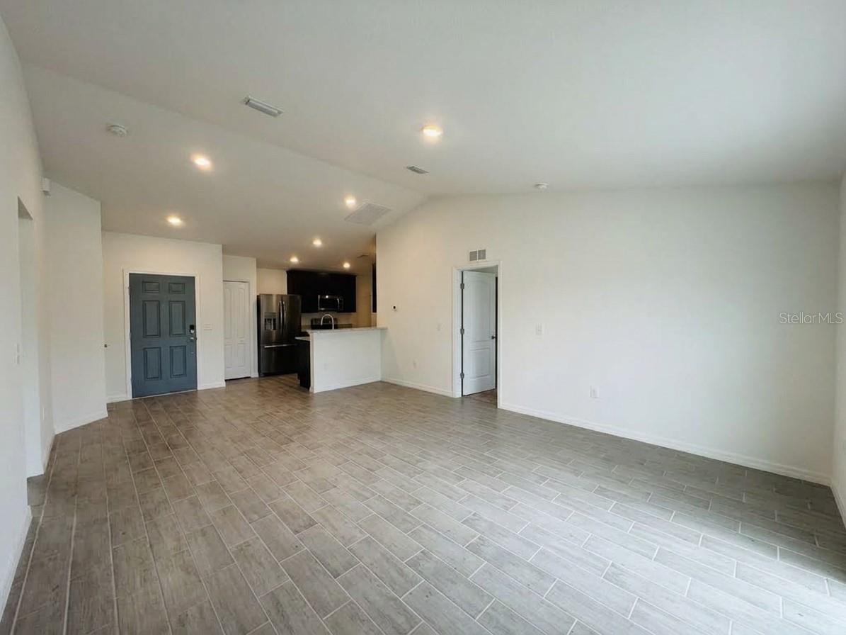 627 W Carey Ln Property Photo 9