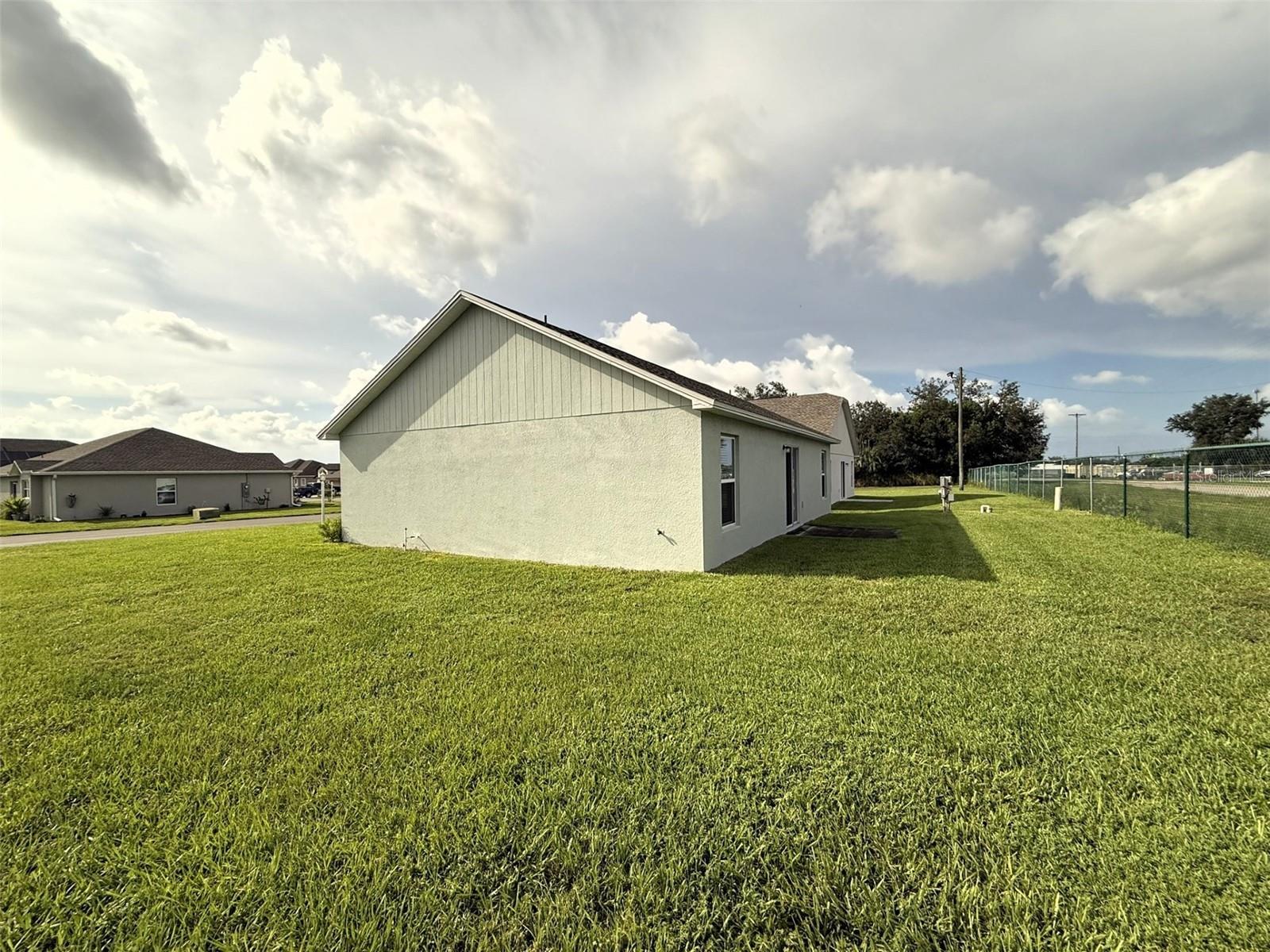 627 W Carey Ln Property Photo 19