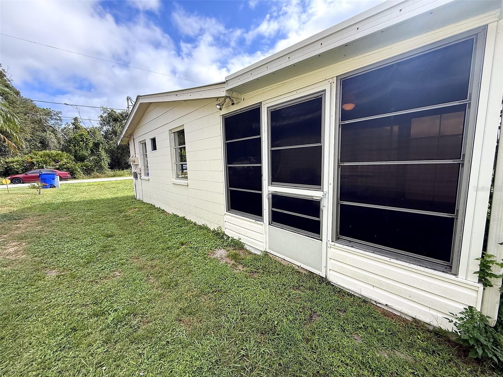 2619 Pompano Dr Property Photo 2