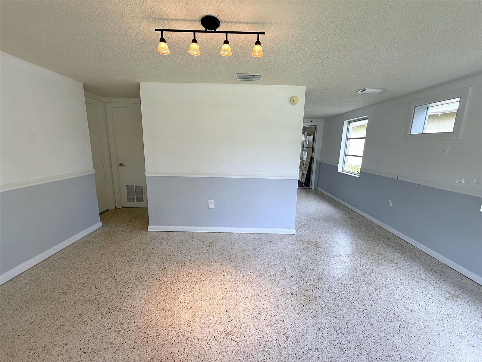 2619 Pompano Dr Property Photo 3
