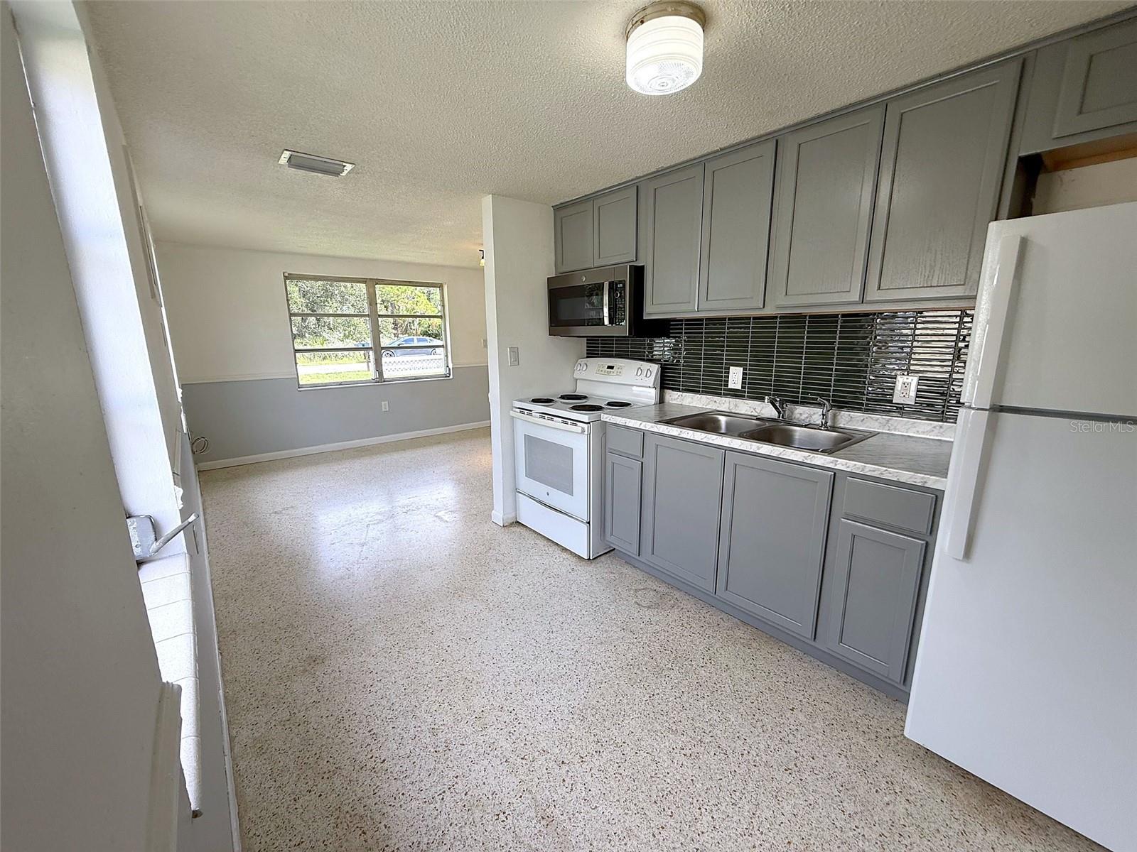 2619 Pompano Dr Property Photo 4