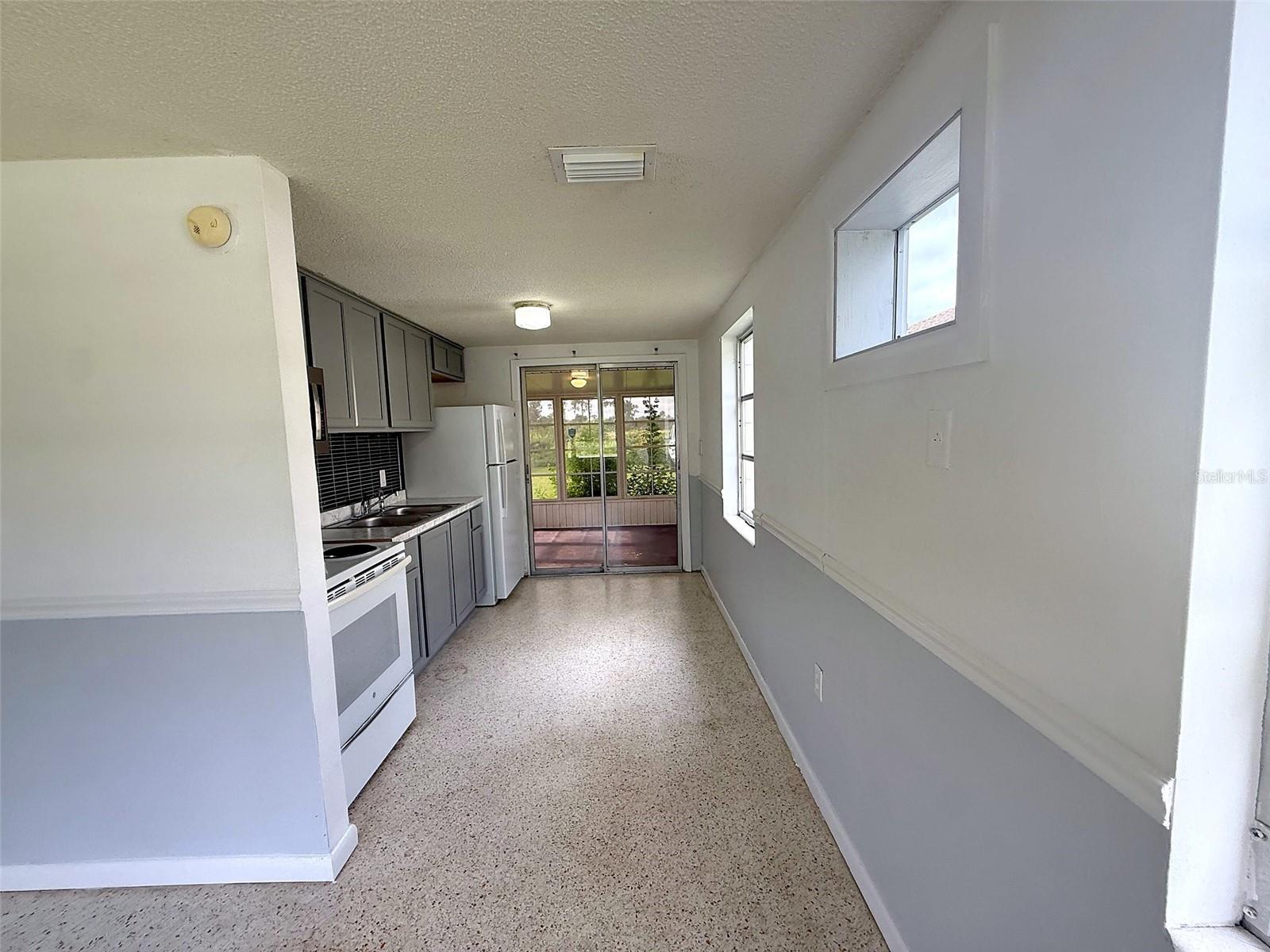 2619 Pompano Dr Property Photo 7