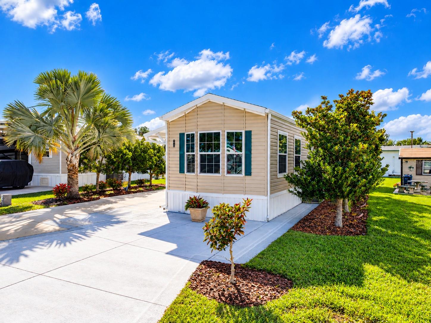 5049 Shore Line Dr Property Photo 3