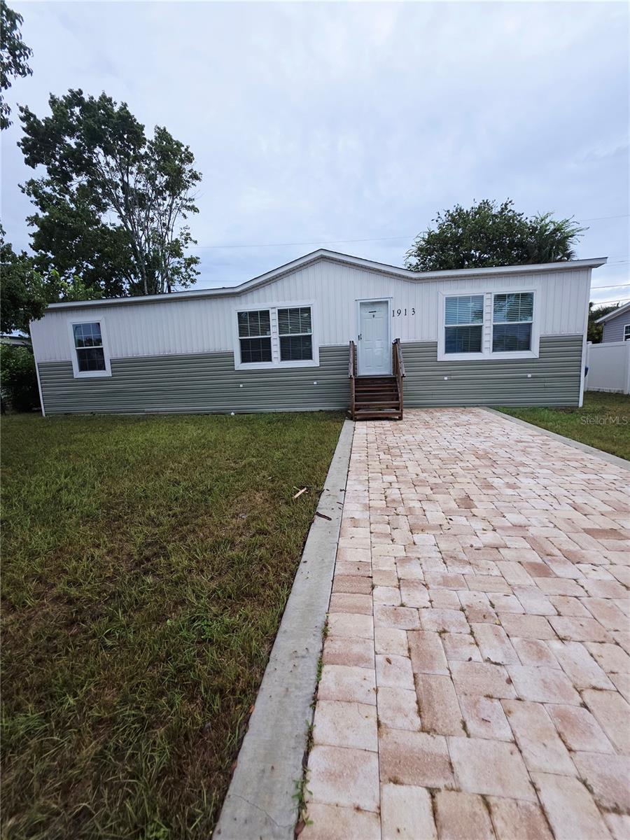 1913 Woodcrest Dr Property Photo 8