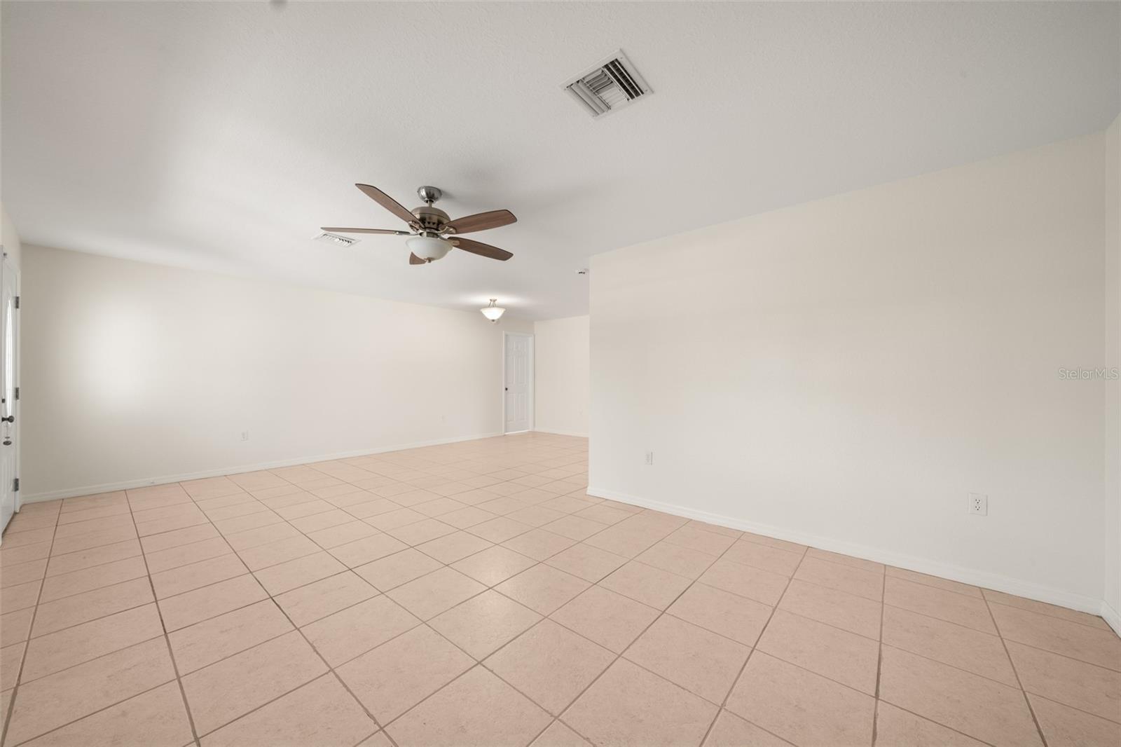 123 Swallow Ave Property Photo 5