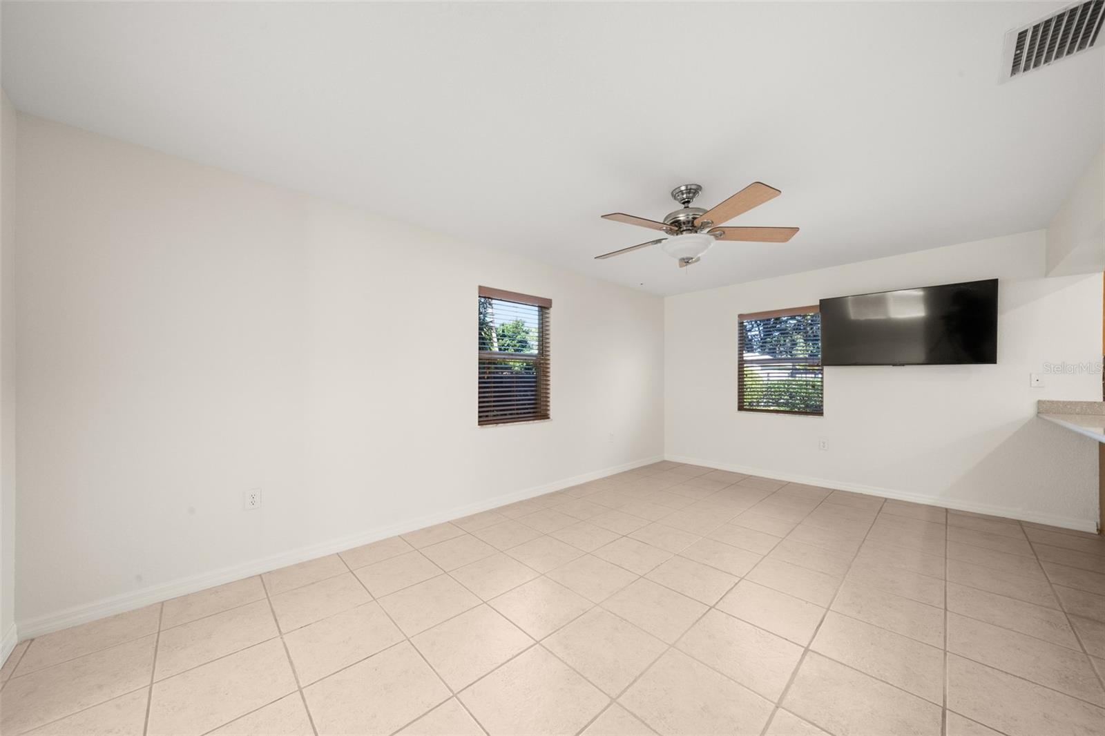 123 Swallow Ave Property Photo 6