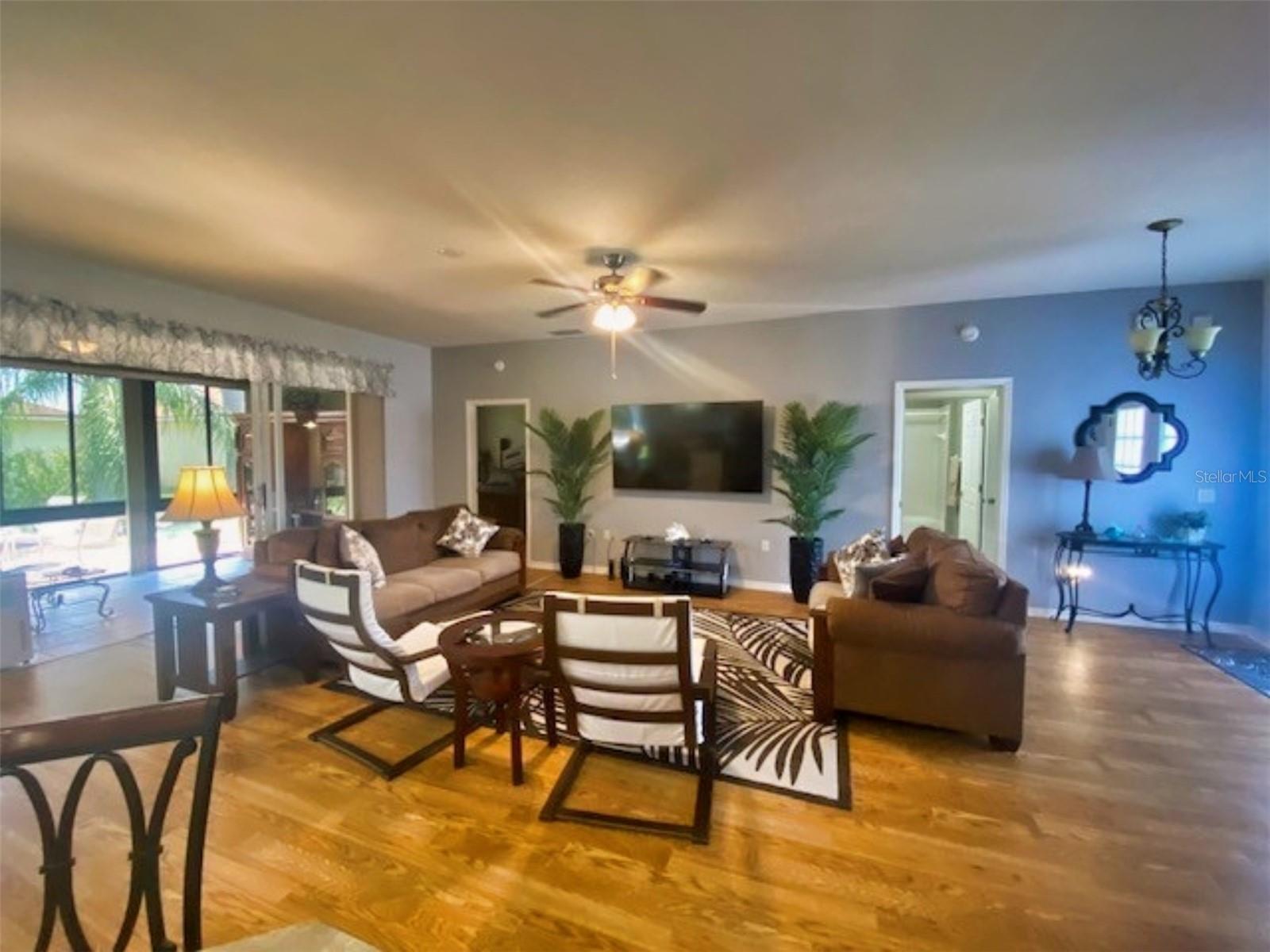 4417 Turnberry Ln Property Photo 2