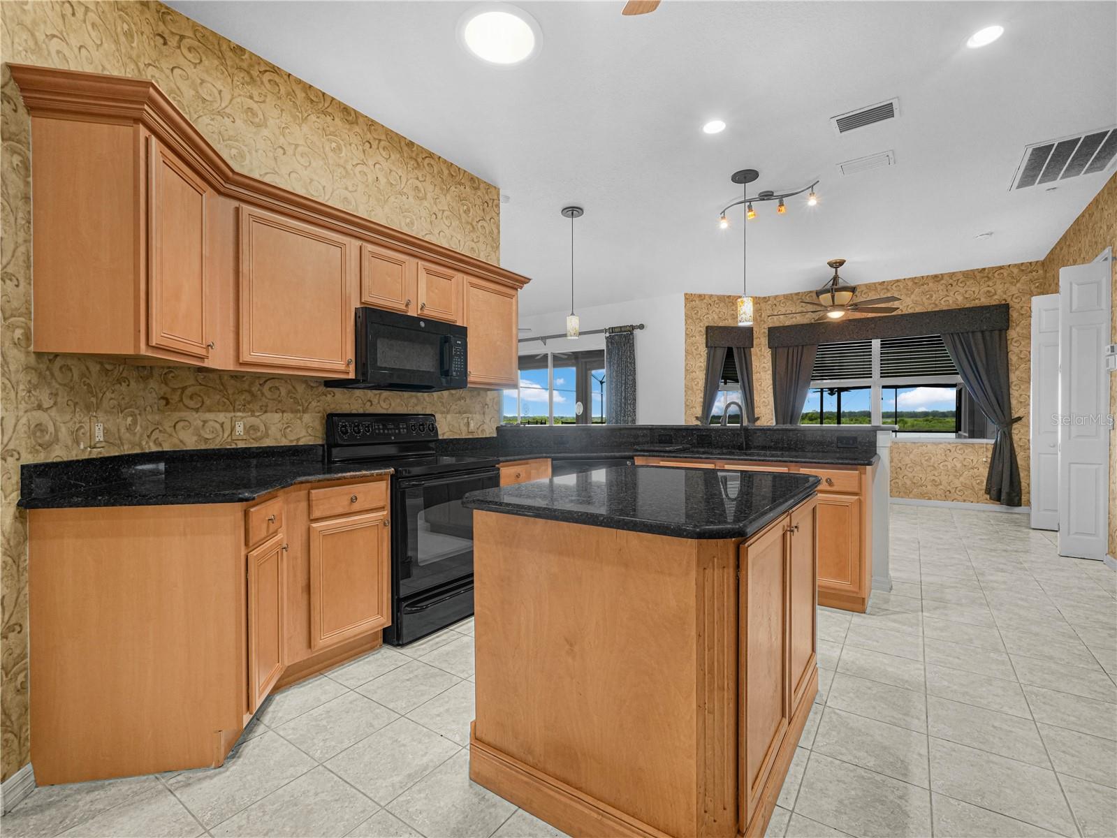 4029 Sable Loop Dr Property Photo 14