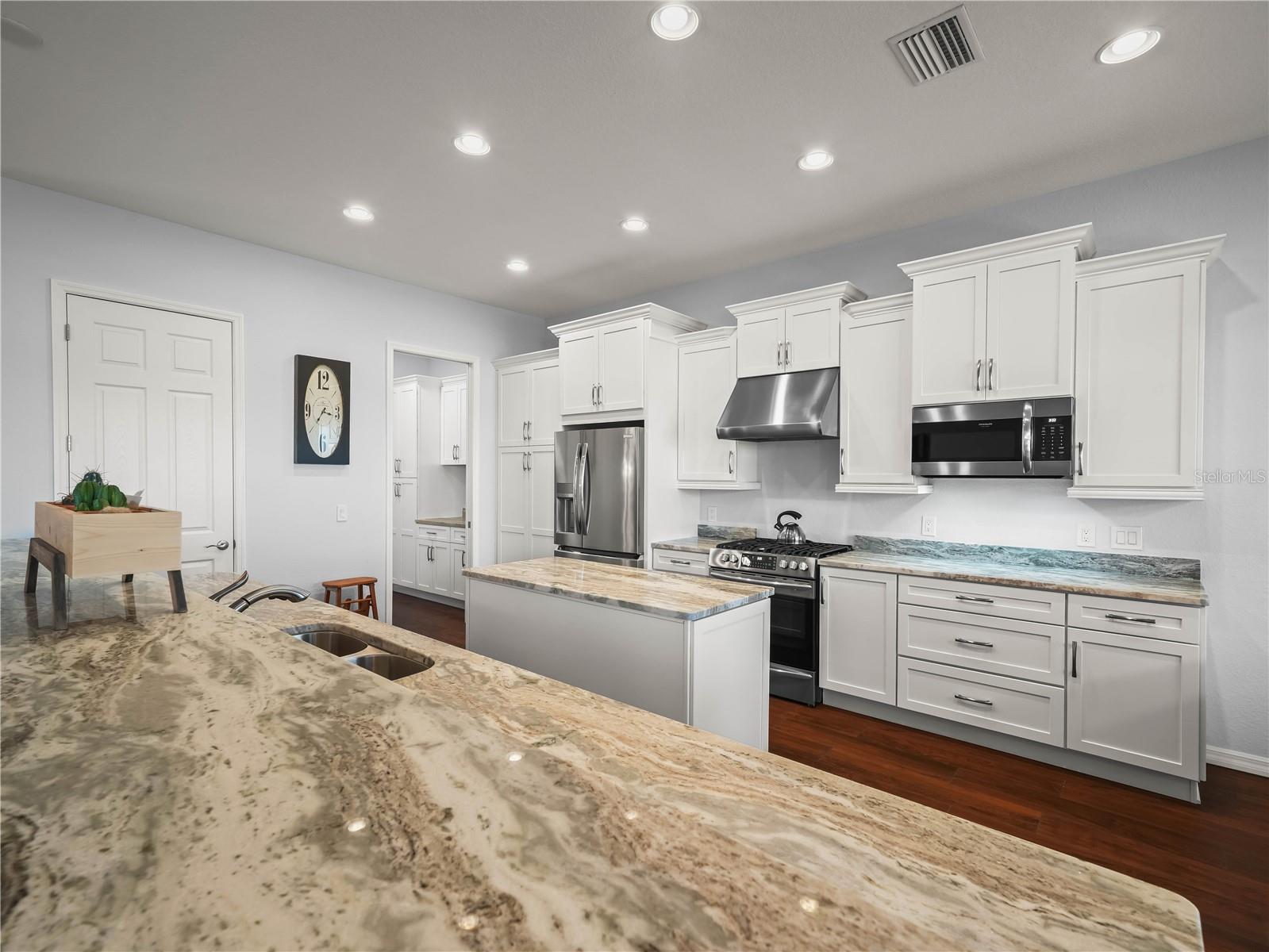 6216 Pinehurst Loop Property Photo 9