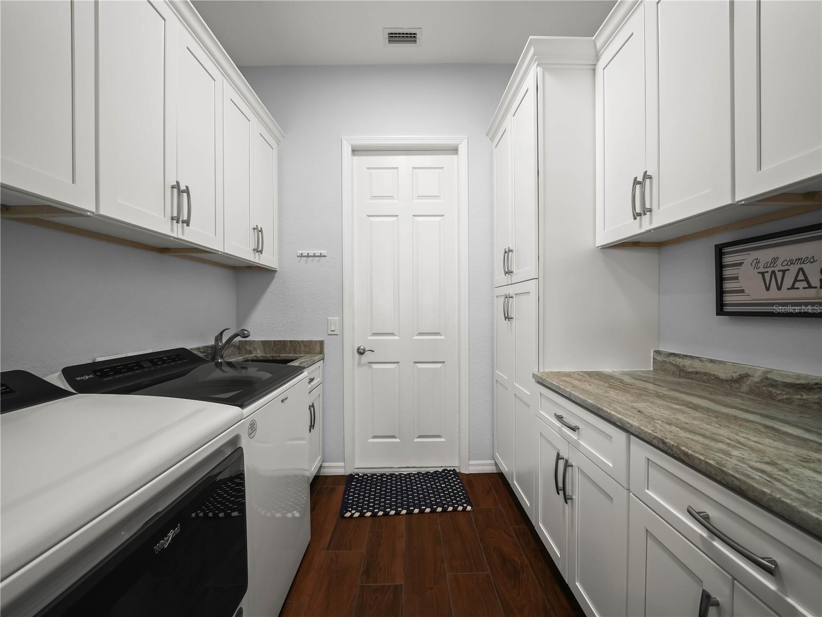 6216 Pinehurst Loop Property Photo 22