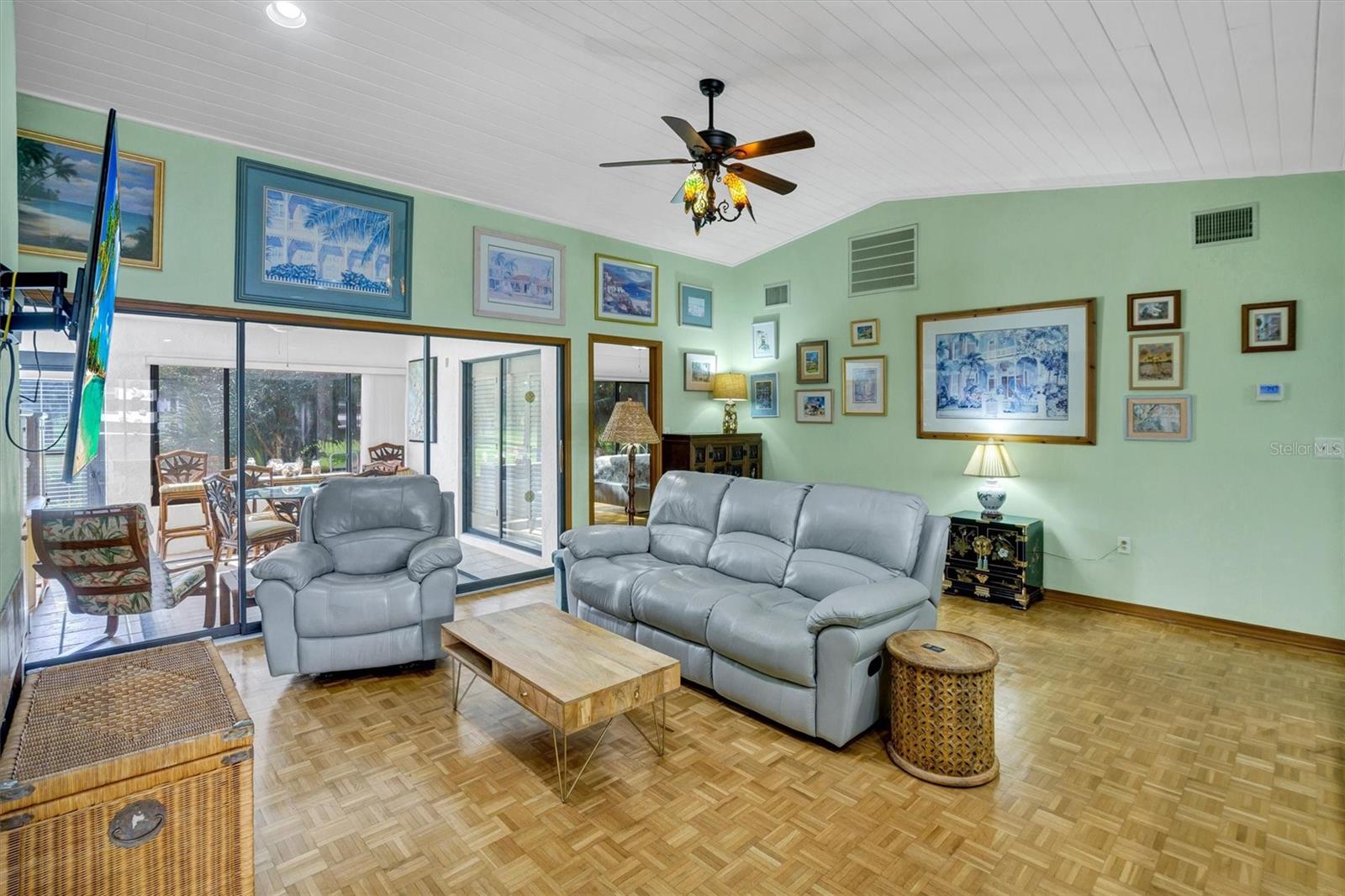 559 Clubhouse Dr Property Photo 11