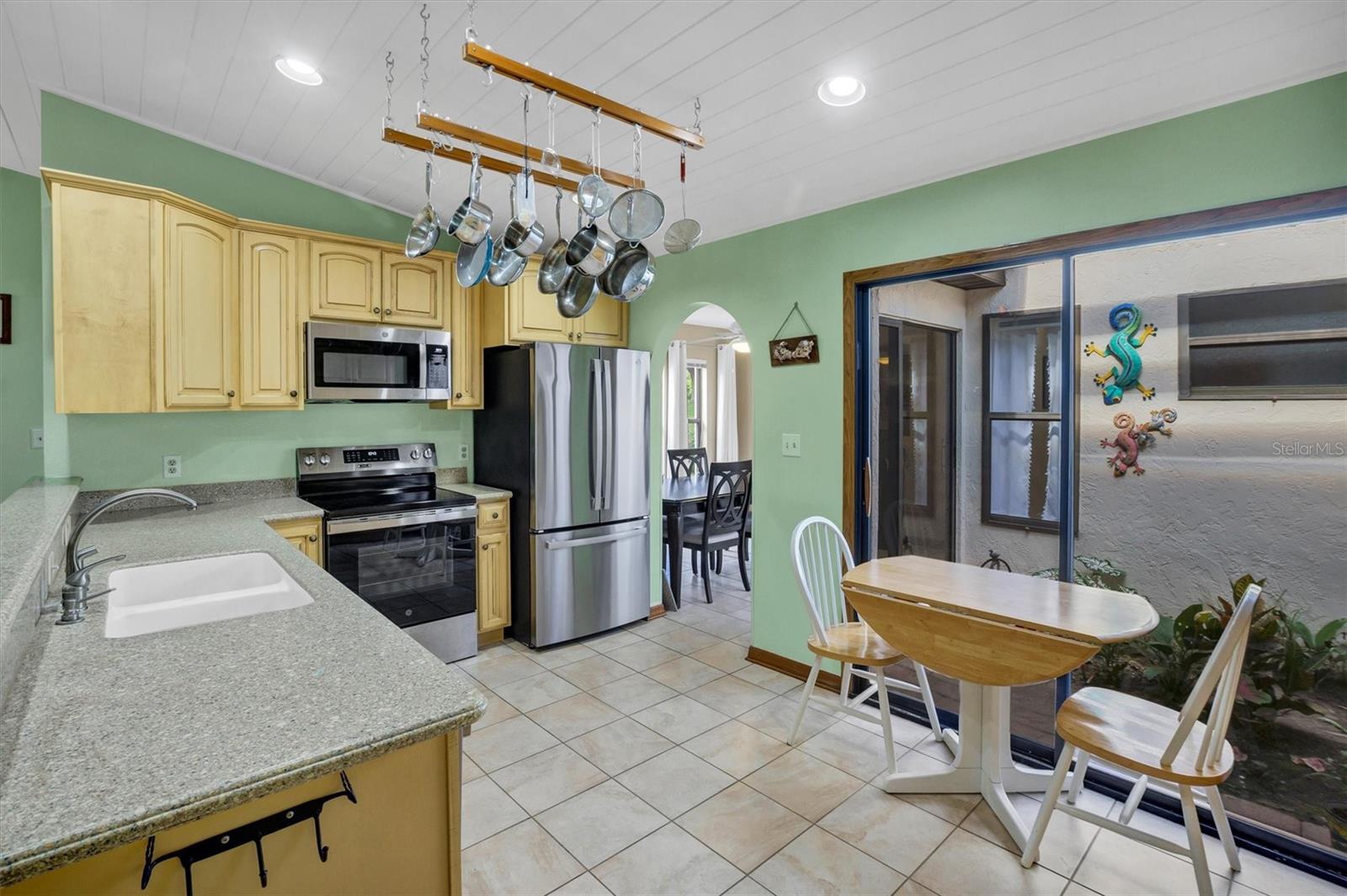 559 Clubhouse Dr Property Photo 12