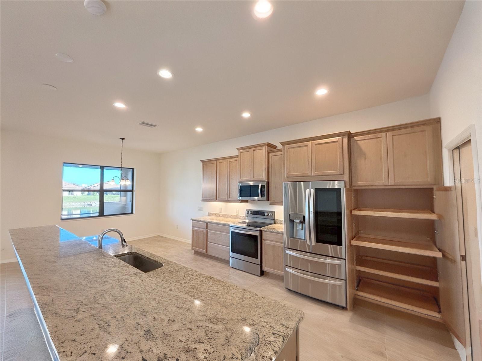 6240 Pinehurst Loop Property Photo 10