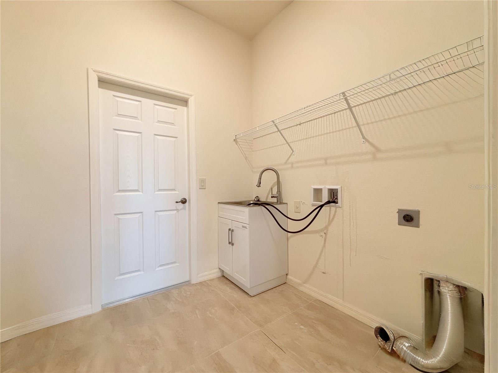 6240 Pinehurst Loop Property Photo 34