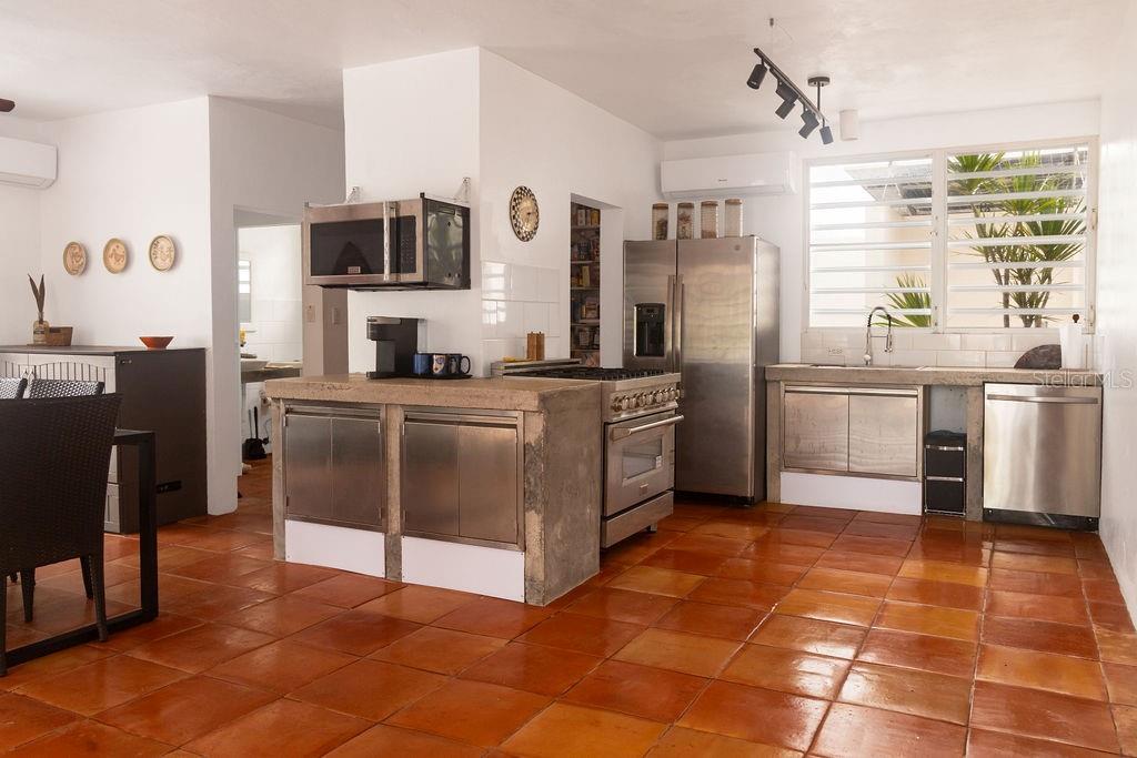 296 Bravos De Boston Property Photo 8