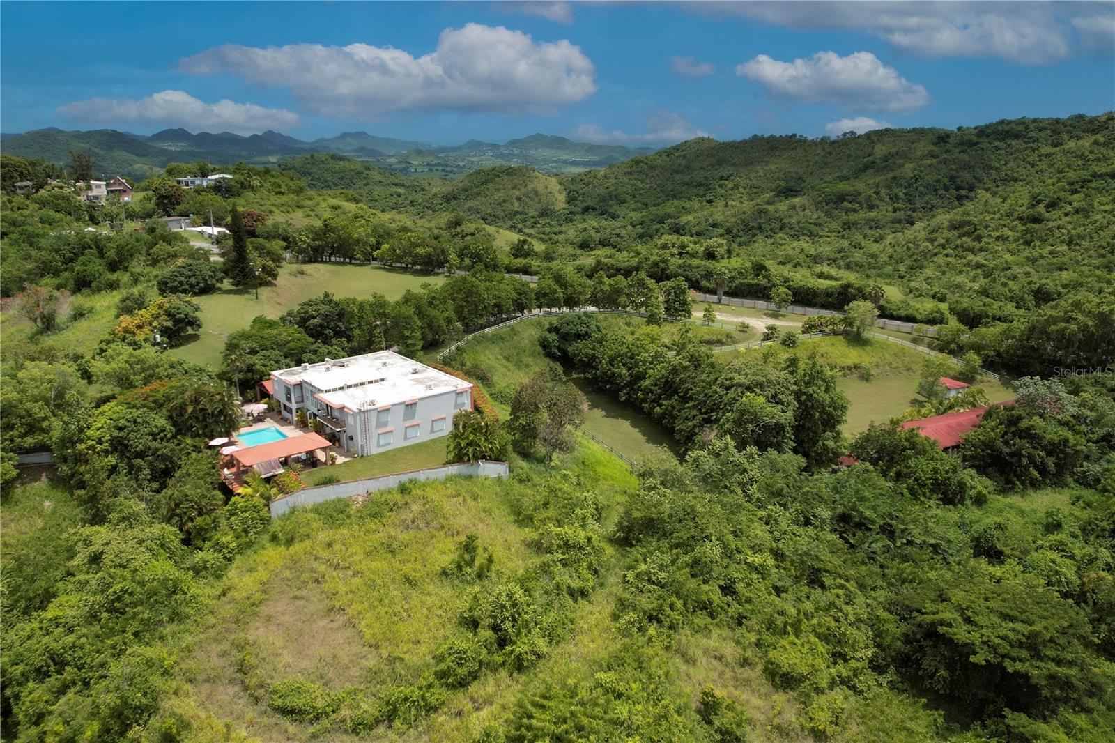 150 Carr #10.8km Property Photo 7